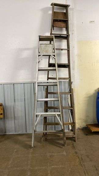 Aluminum 7 foot ladder, wood 10 foot ladder