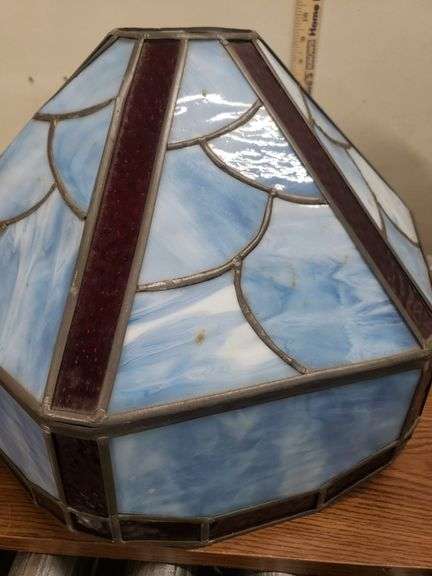 BEAUTIFUL STAINED GLASS LIGHT SHADE. 18D