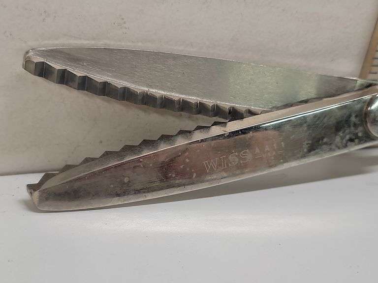 VINTAGE PINKING SHEARS & SCISSORS. 00B