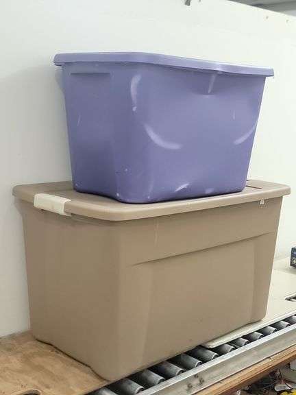 Set of 2 Storage Totes with Lids. 8A