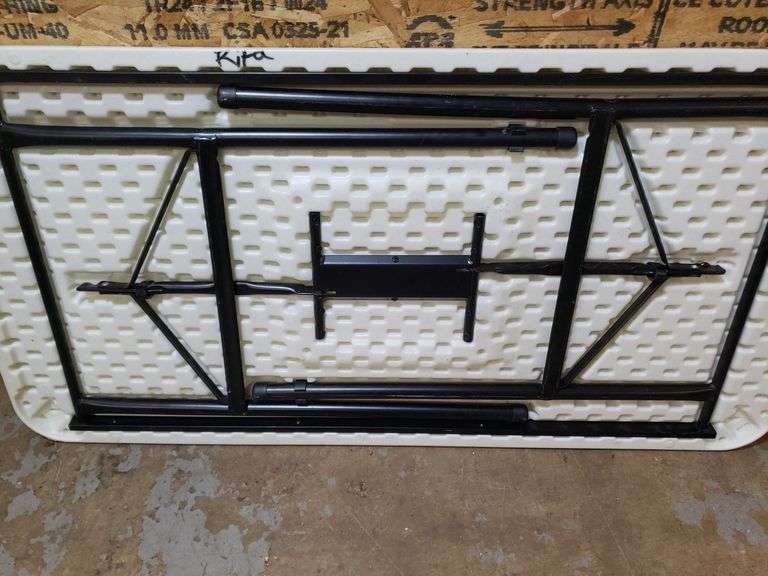 FOLDING TABLE 24"X48"