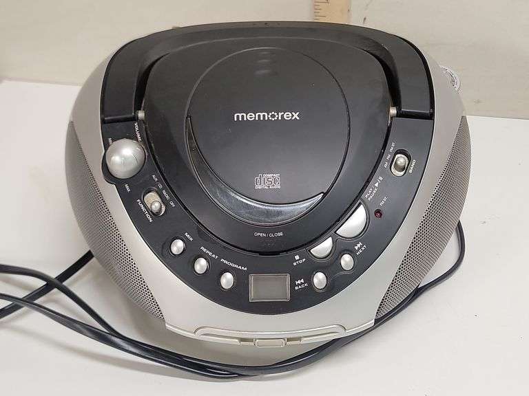 MEMOREX PORTABLE CD PLAYER / RADIO. 6C