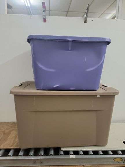 Set of 2 Storage Totes with Lids. 8A