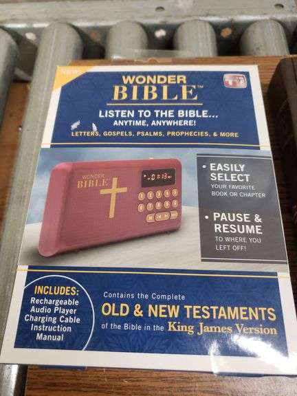BIBLE LOT. 18C