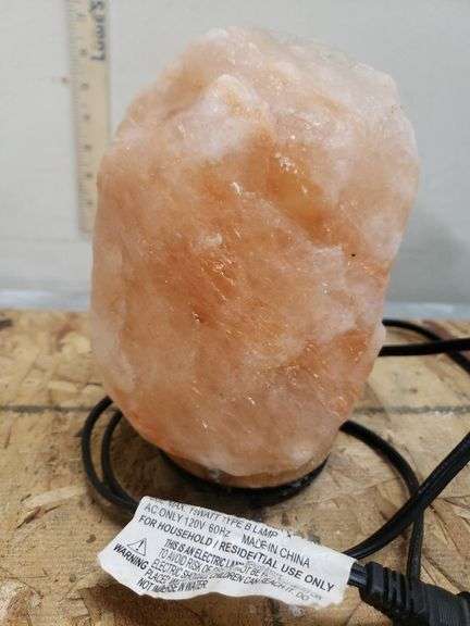 HIMALAYAN SALT LAMP. 11C