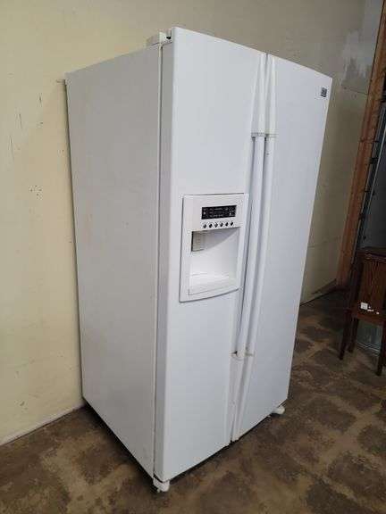 LG Side by Side Fridge with Ice Maker (BIN $200)