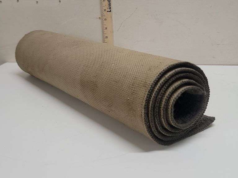 21x61 GRAY RUNNER RUG. 18A