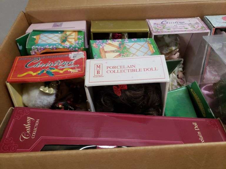 BOX OF VARIOUS PORCELAIN DOLLS. 16C