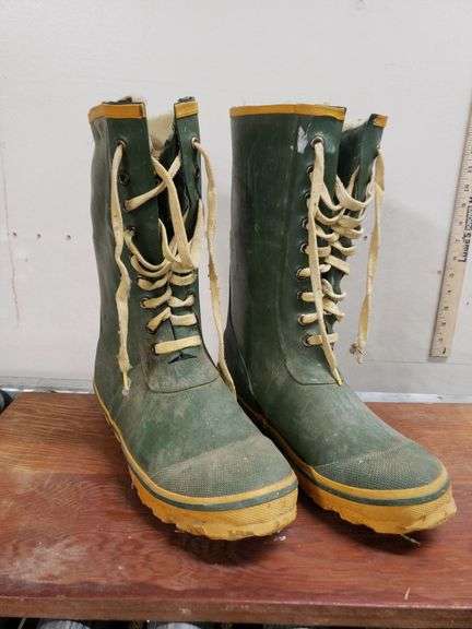 PAIR OF KIKS BOOTS, SIZE 9. 12D
