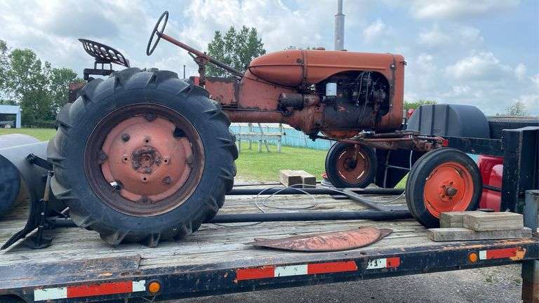 Allis Chalmers "C" tractor with blade  (BIN $900)