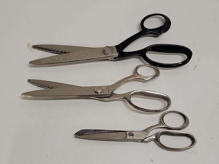 VINTAGE PINKING SHEARS & SCISSORS. 00B
