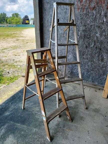 PAIR OF LADDERS, 6'&4'