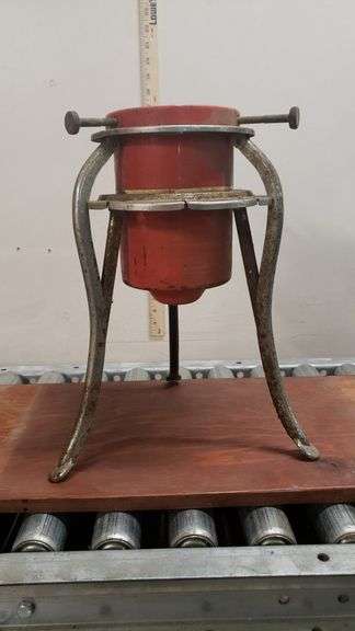 VINTAGE CHEISTMAS TREE STAND. 11SIDE
