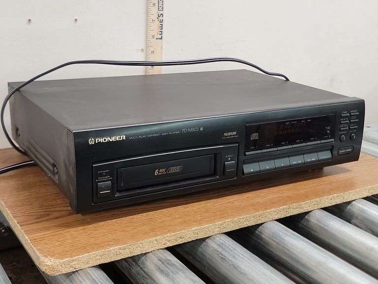 PIONEER MULTI-PLAY COMPACT DISC PLAYER- POWERS ON (MODEL PD-M502) . 1D