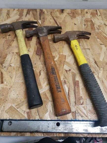 LOT OF FRAMING HAMMERS. 11B