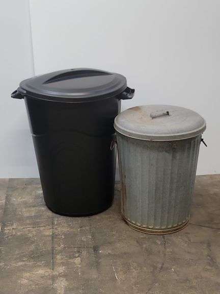 Set of 2 Heavy Duty Trash Cans