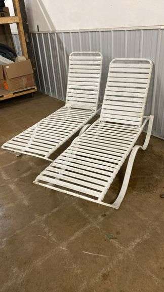Pair of patio lounge chairs