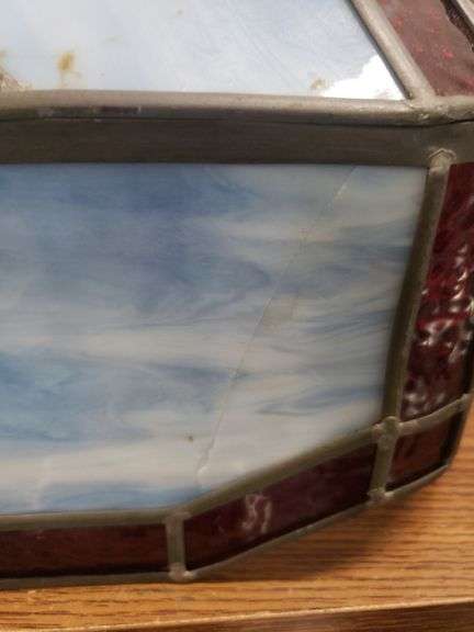 BEAUTIFUL STAINED GLASS LIGHT SHADE. 18D