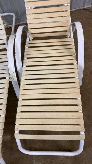 Pair of patio/pool lounge chairs