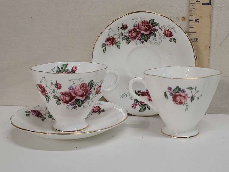 VINTAGE FLORAL TEACUPS & SAUCERS. 00C