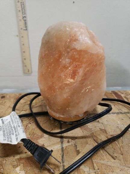 HIMALAYAN SALT LAMP. 11C