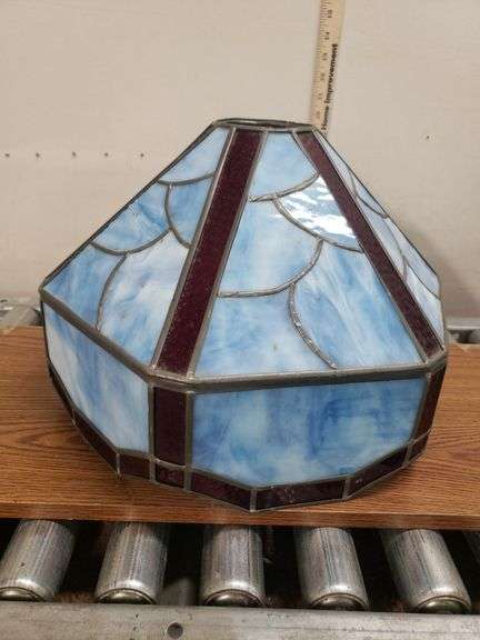 BEAUTIFUL STAINED GLASS LIGHT SHADE. 18D