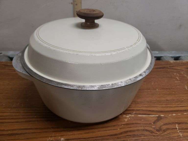CLUB SUPRA ALUMINUM DUTCH OVEN. 00C