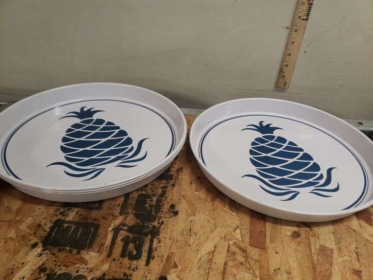 4 PINEAPPLE ROUND TRAYS. 0A