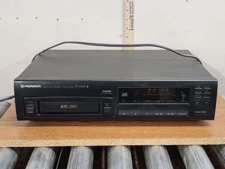 PIONEER MULTI-PLAY COMPACT DISC PLAYER- POWERS ON (MODEL PD-M502) . 1D