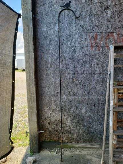 6' SHEPARD HOOK WITH DECORATIVE BIRD