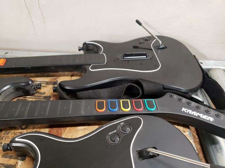 3 KRAMER STRIKER WIRELESS GUITAR HERO GUITARS. 16B