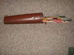 QUIVER AND 6 WOOD ARROWS