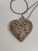 925 STERLING SILVER CUTOUT HEART NECKLACE. DC