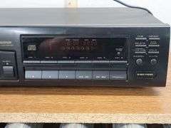 PIONEER MULTI-PLAY COMPACT DISC PLAYER- POWERS ON (MODEL PD-M502) . 1D