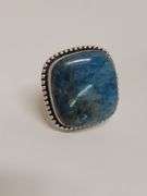 925 STERLING SILVER RING WITH BEAUTIFUL BLUE GEM. DC