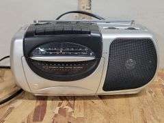 VINTAGE BOOMBOX RADIOS. 18C