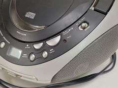 MEMOREX PORTABLE CD PLAYER / RADIO. 6C