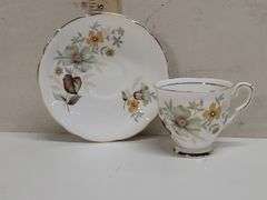 VINTAGE FLORAL TEACUPS & SAUCERS. 00C