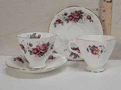 VINTAGE FLORAL TEACUPS & SAUCERS. 00C