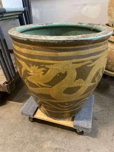 Very large planter with dragon motif 20" diameter