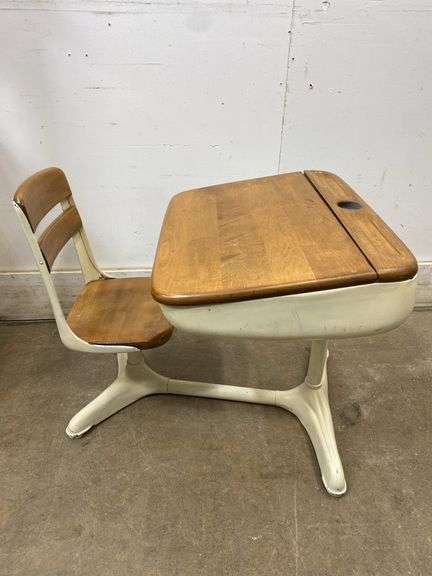 Vintage child's school desk w/storage