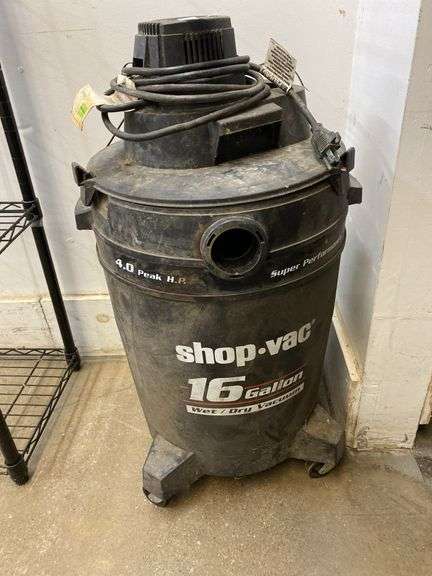 Shop-Vac wet/dry vacuum 16 gallon (hose is in vac)