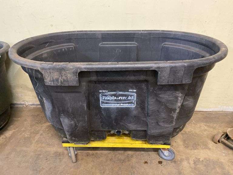 Rubbermaid 100 gallon tub