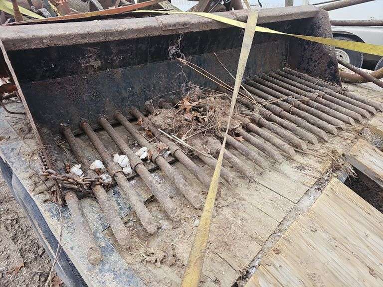 Rock bucket with quick connect plate