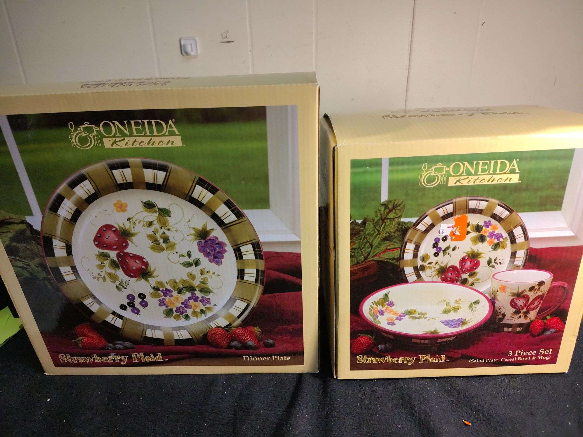 Oneida strawberry plaid dinner plate and 3 piece set new in box