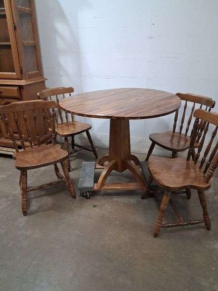Wood table and 4 chairs, table 40 x 26 x 31