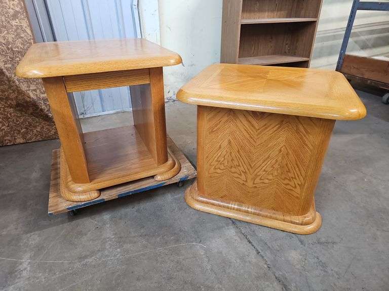 Pair of blonde end tables 26x23x22