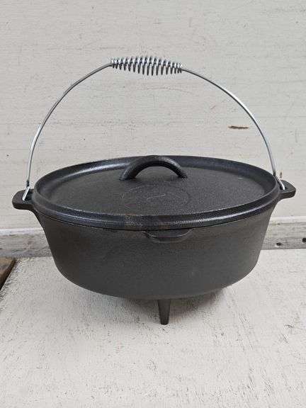 Cast Iron 5 Qt. Dutch Oven with Lid. 10C
