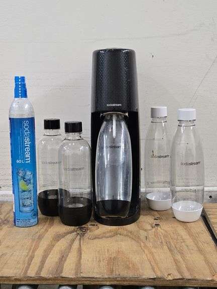 SodaStream w/ Accessories. 1B