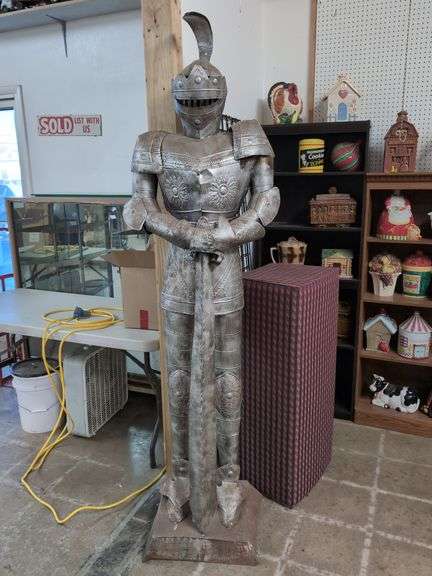 Tin knight statue 7ft tall